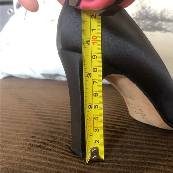 Manolo Blahnik black satin pumps - Picture 8 of 15